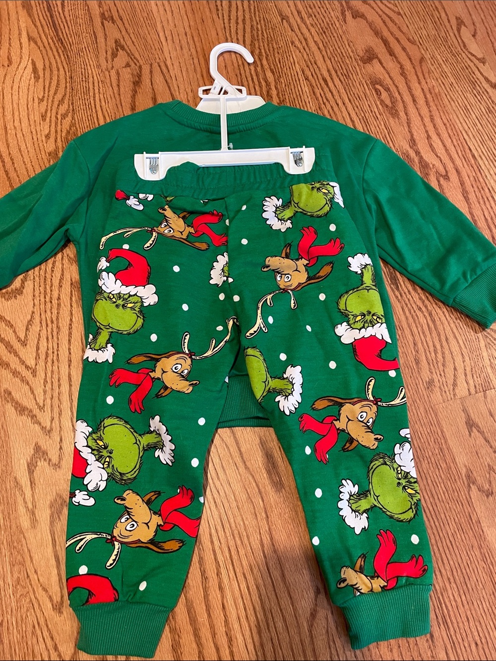 Dr. Seuss Green Grinch & Max Holiday Pajama Set - Picture 6 of 7